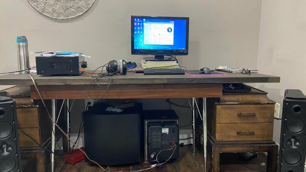 Yes, that is a fan pointing at the laptops exhaust