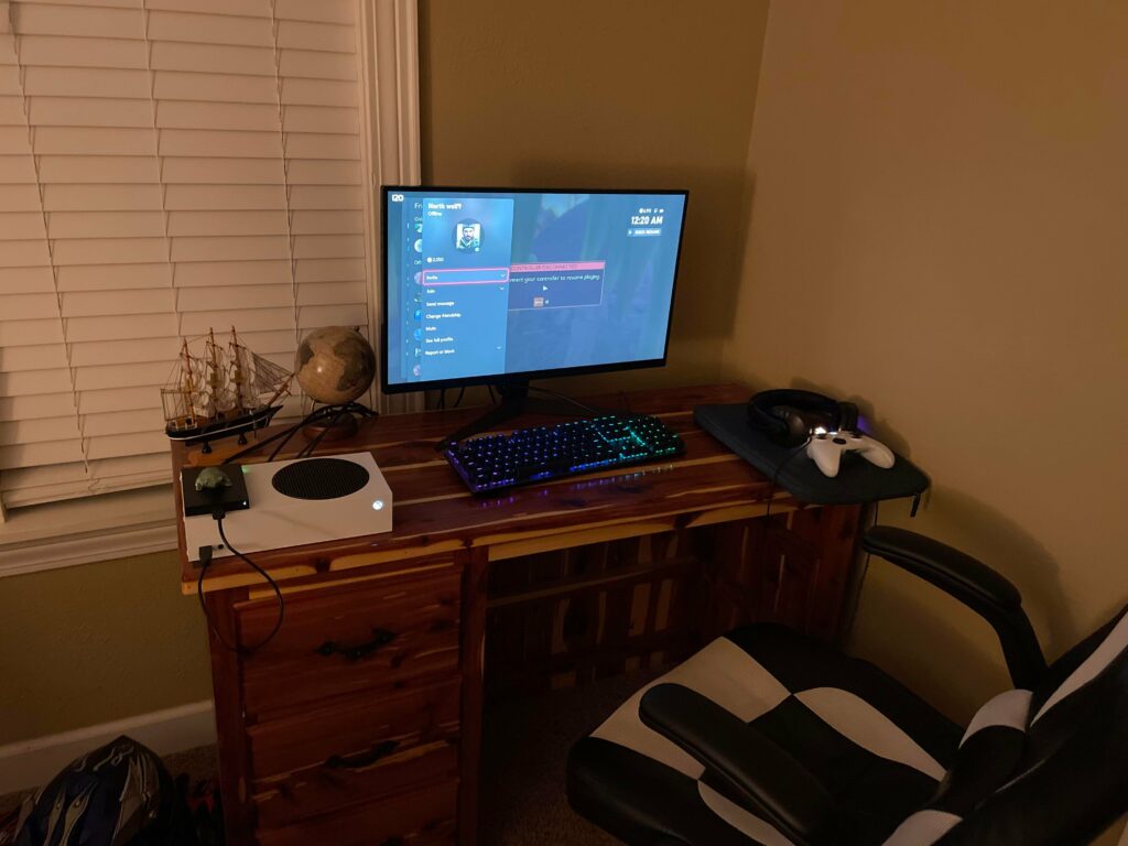 Honestly my setup feels like the fine line between r/averagebattlestations and this sub