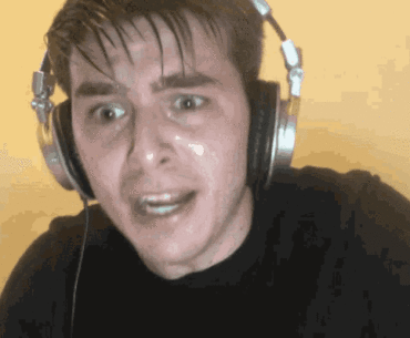 Trying to loot a weapon when enemies are near but looting doesn't work because why would it