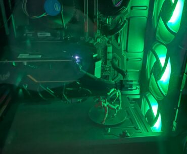 It's a pity the backlighting is primitive and does not synchronize with the Aura blue