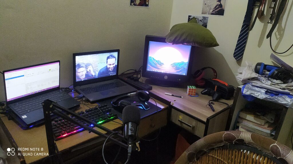 I don't care what u say it's comfy and also the crt