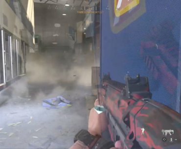 is my game bugged or is this guy cheating? i’ve had kill cams stutter and freeze sometimes but never like this 🤨.
