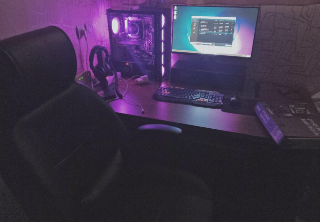 My shitttty battlestation/DAW.