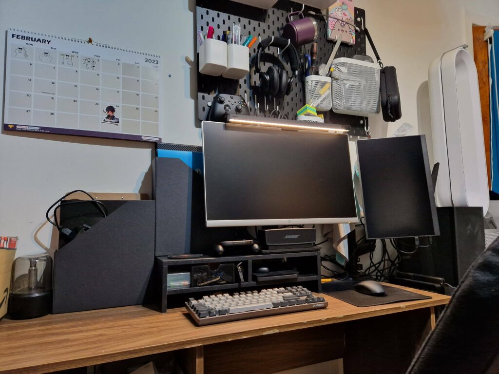 Not the prettiest, but i'm happy with this practical setup!