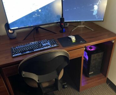 Simple and average, just how I like it. (Dorm setup)