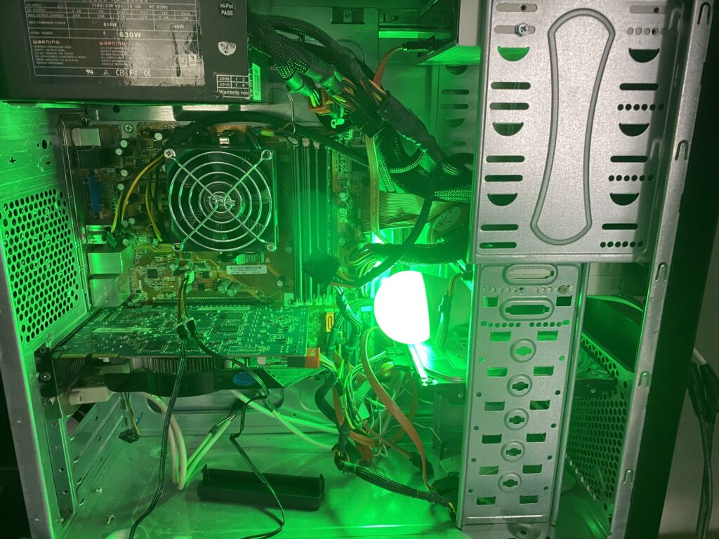 Yes that is a lightbulb.