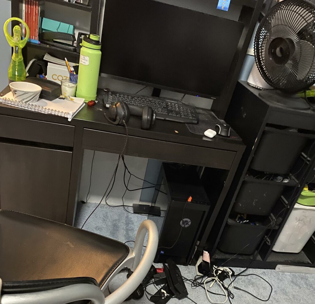 I am planning on changing the desk and another monitor and clean things up, so enjoys this while I clean up.