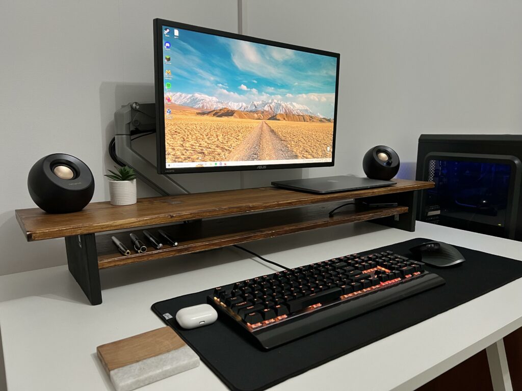 6 months ago I left for uni. This is my new desk.