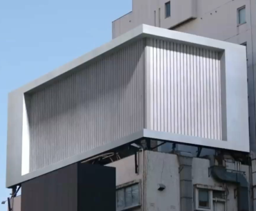 A 3D billboard in the streets of Tokyo.