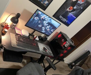 My pc itself may or may not be a little above “average” I suppose, but I think the setup itself fits. Cozy enough for me.