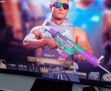 Knew that operator skin in the store reminded me of someone...