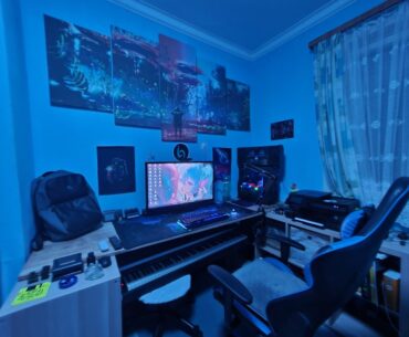 I PUT A BOOMBOX ON MY PC (love it)