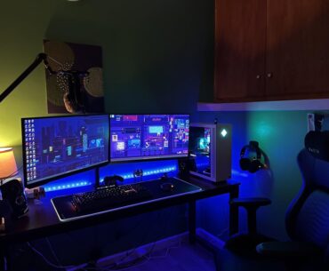 I finally got a monitor arm that I can have my monitors at the same height with. Pretty satisfied with this setup now