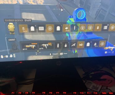 Trying to get weapons case solo be like