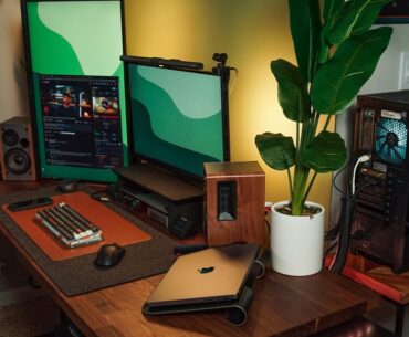 So I switched it up! Moved my desk to another wall and added some paint. Combined both my PC and Macbook to work on on desk.