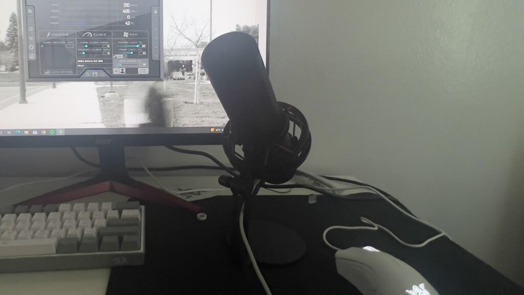 I have the hyper x quad cast and I connected my headphones to the mic but I hear myself when I turn up the volume