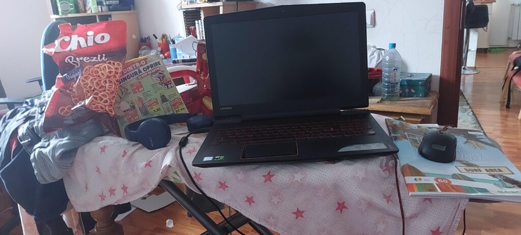 My shitty battlestation (It fell on the floor and broke)