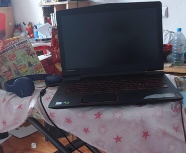 My shitty battlestation (It fell on the floor and broke)