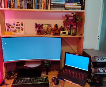 My average (to me) battlestation, tidy and untidy