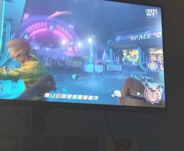 Found out that u can use your fist in zombies in spaceland