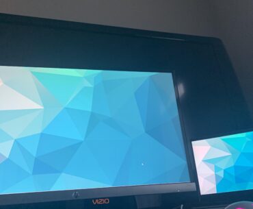 My okay setup. Getting an HP mouse and black desk tomorrow.