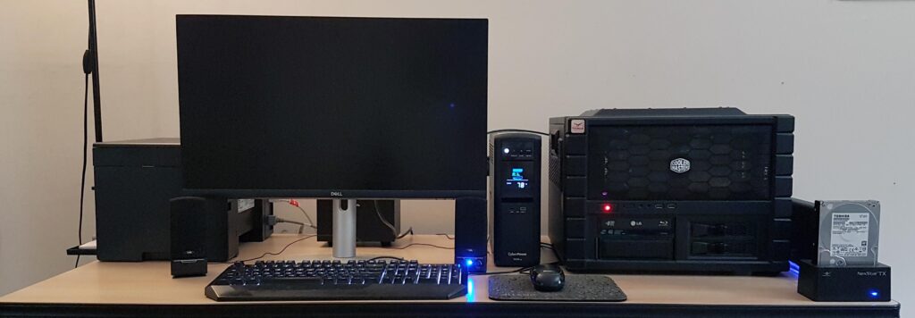 My average-looking battlestation with a new table!