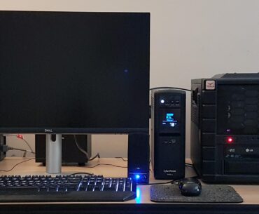 My average-looking battlestation with a new table!