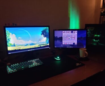 Got a new keyboard so now my setup looks fancier