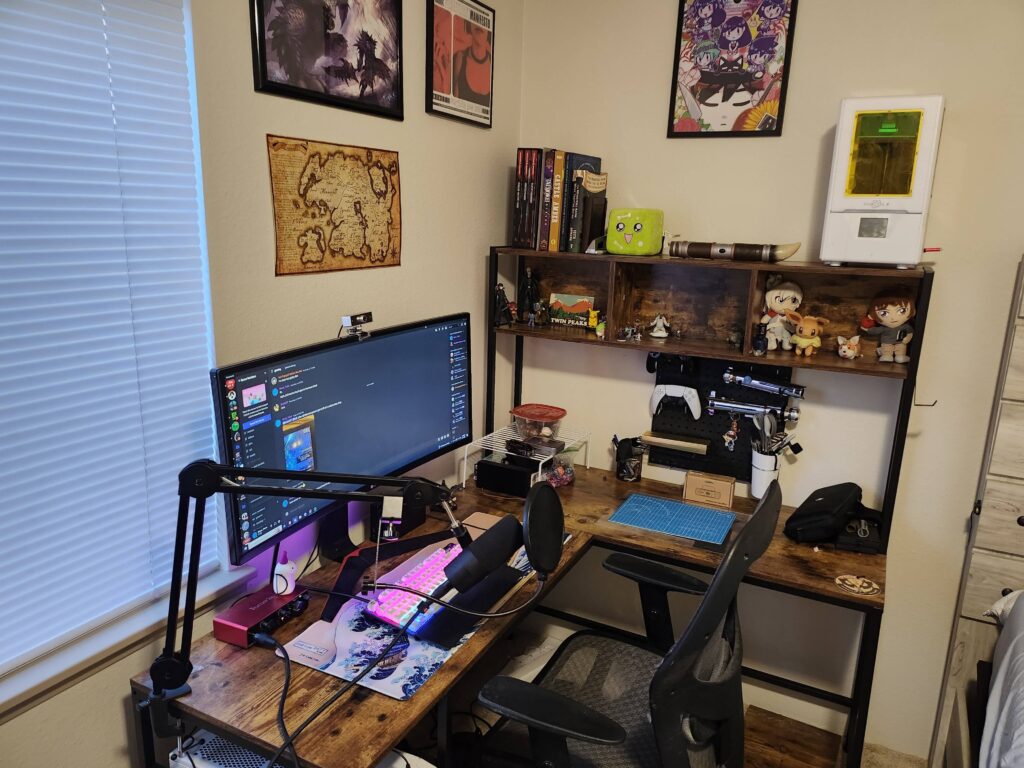 My little hobby nook inchis ever closer to completion!