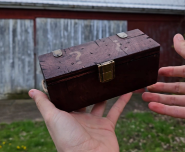 I made a working mystery box for my bracelet ☠️🩸🔨