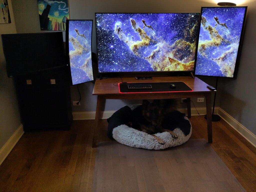 Our cozy space :) [65"+43"+35"+32"]