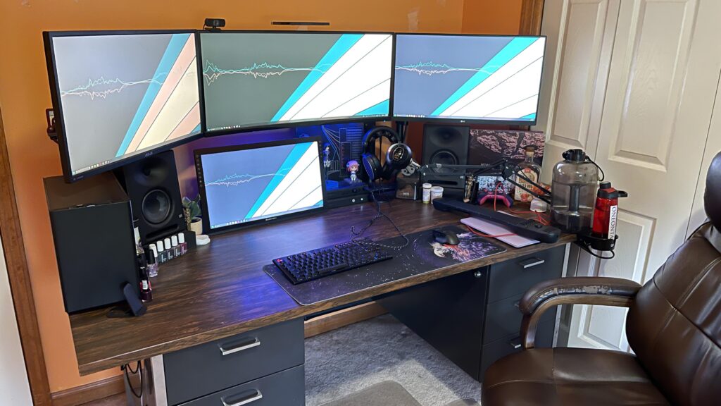 Haven't posted my workstation in a while. Hope it looks neat!
