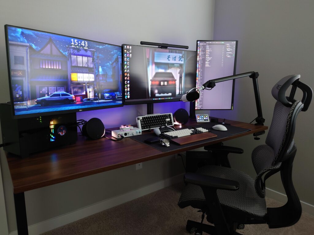 Recently bought a house, first thing I set up asides from the bed/internet was the workstation.