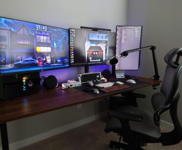 Recently bought a house, first thing I set up asides from the bed/internet was the workstation.
