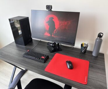 minimal + black + red