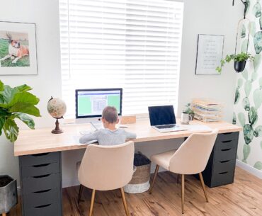 Where does everybody get this same desk?