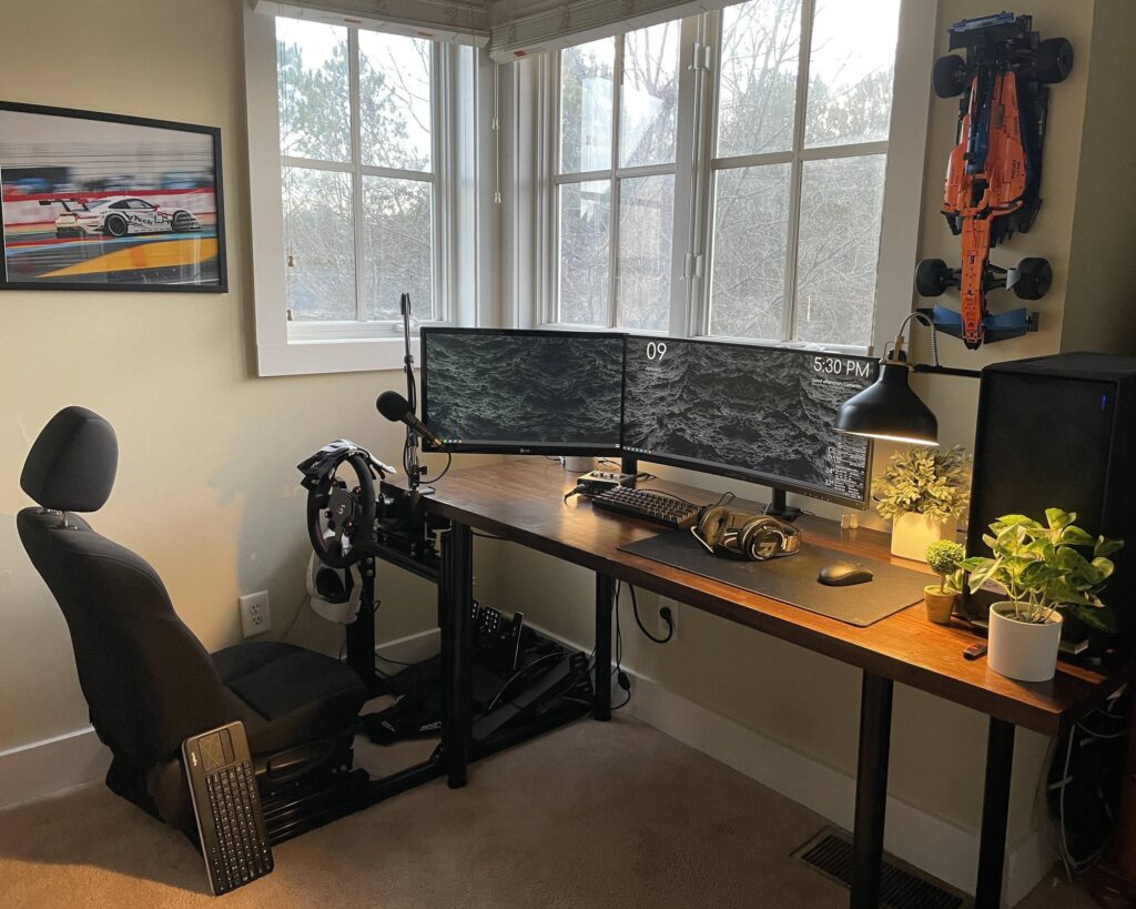 Just graduated and moved out of my last college apartment; here was the setup before I left