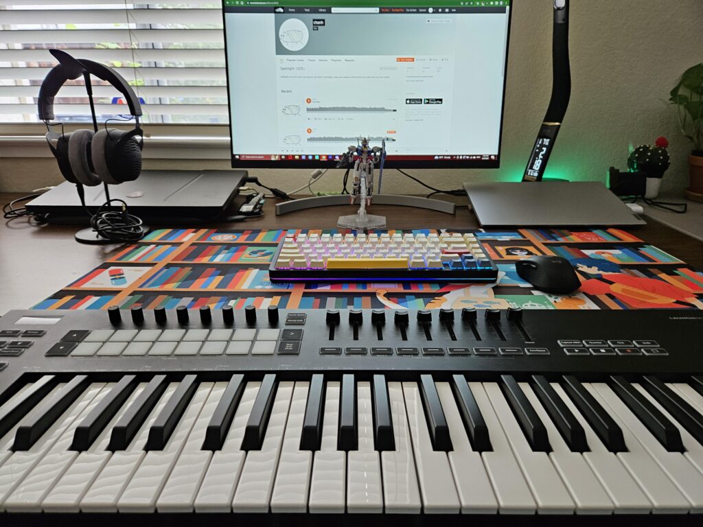 Bedroom musician battlestation