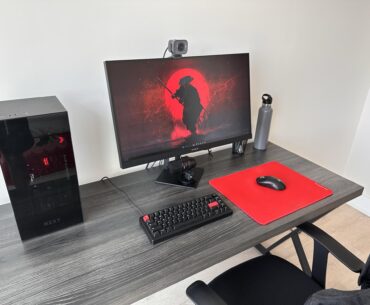 my minimal black + red setup