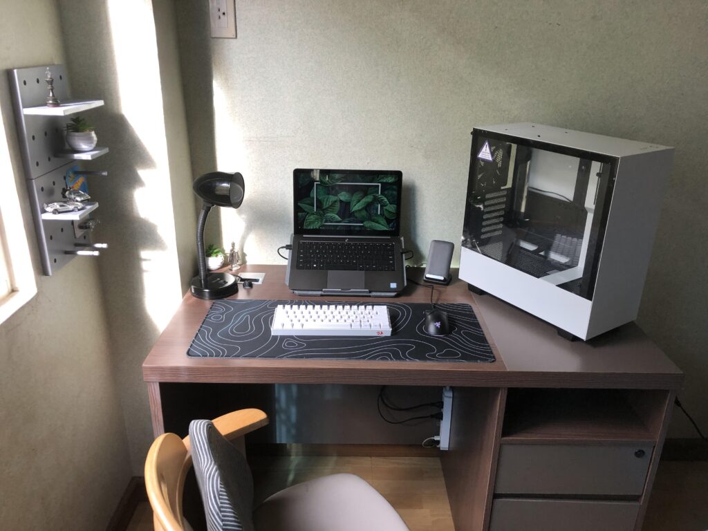 Laptop and empty h510 because I have no money and I’m an asian teenager