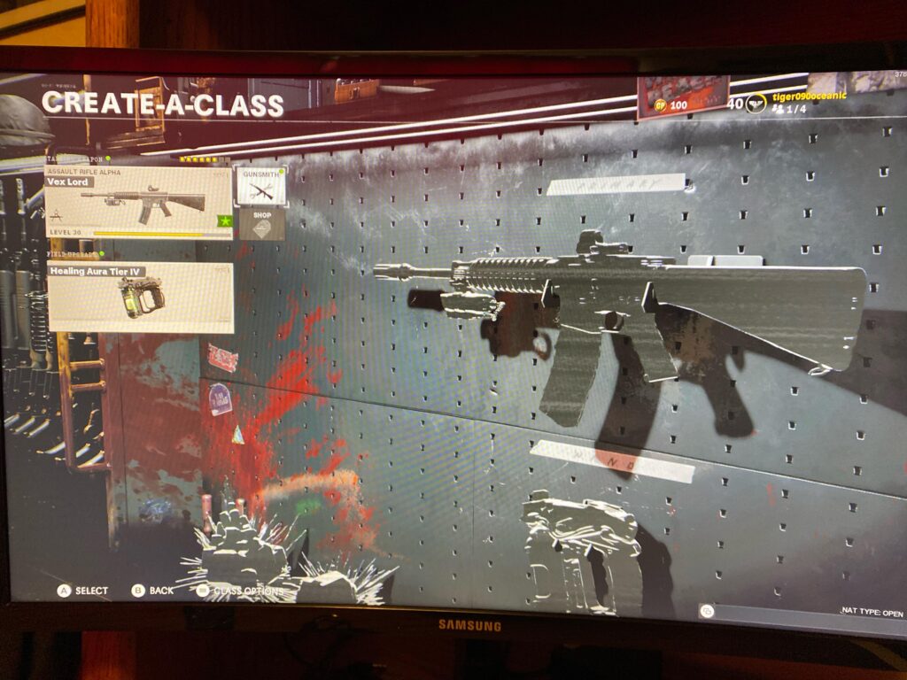 I keep getting this glitch where the gun model doesn’t load when creating a class or adding attachments, does anyone know how to fix this?