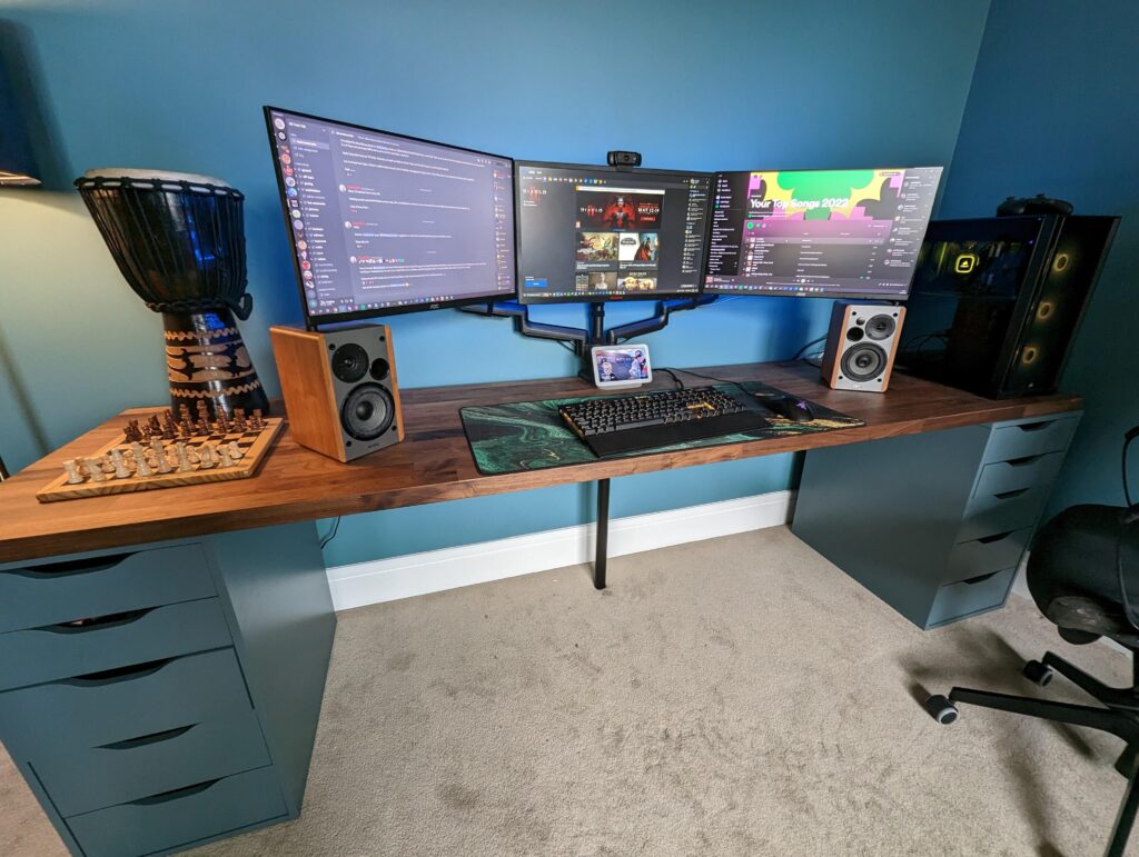 Just moved house and finally have space for the setup I wanted (IKEA Alex/Karlby)