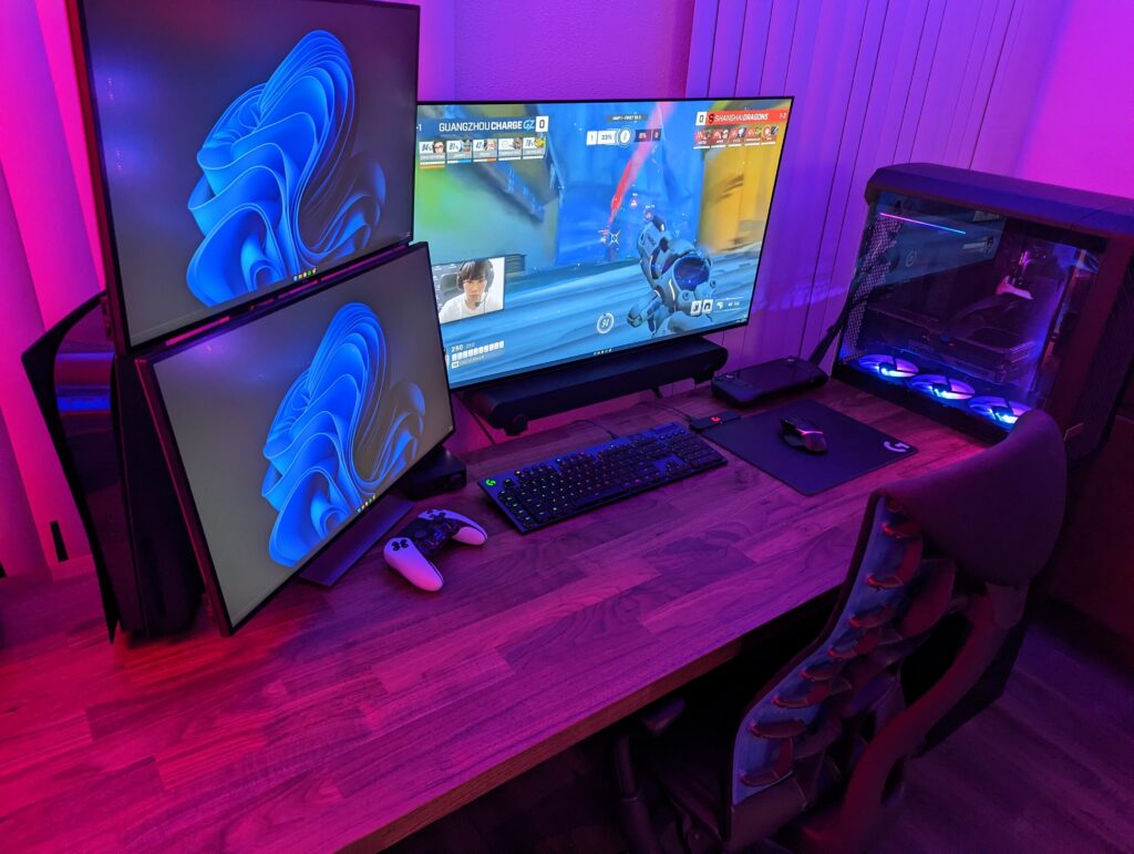 Redesigned my setup this weekend... (2x 27" 4K and 1x 42" 4K)