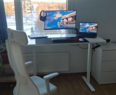 Any suggestions? I would like to add another monitor but don't know how to position them.