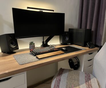 My little cozy *ss setup. Yo cable management is no joke but I think I got it right.
