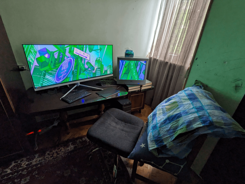 I wasn't sure whether i wanted to post it here or to r/averagebattlestations, but the fucked up chair has swayed the weighs juuuust enough