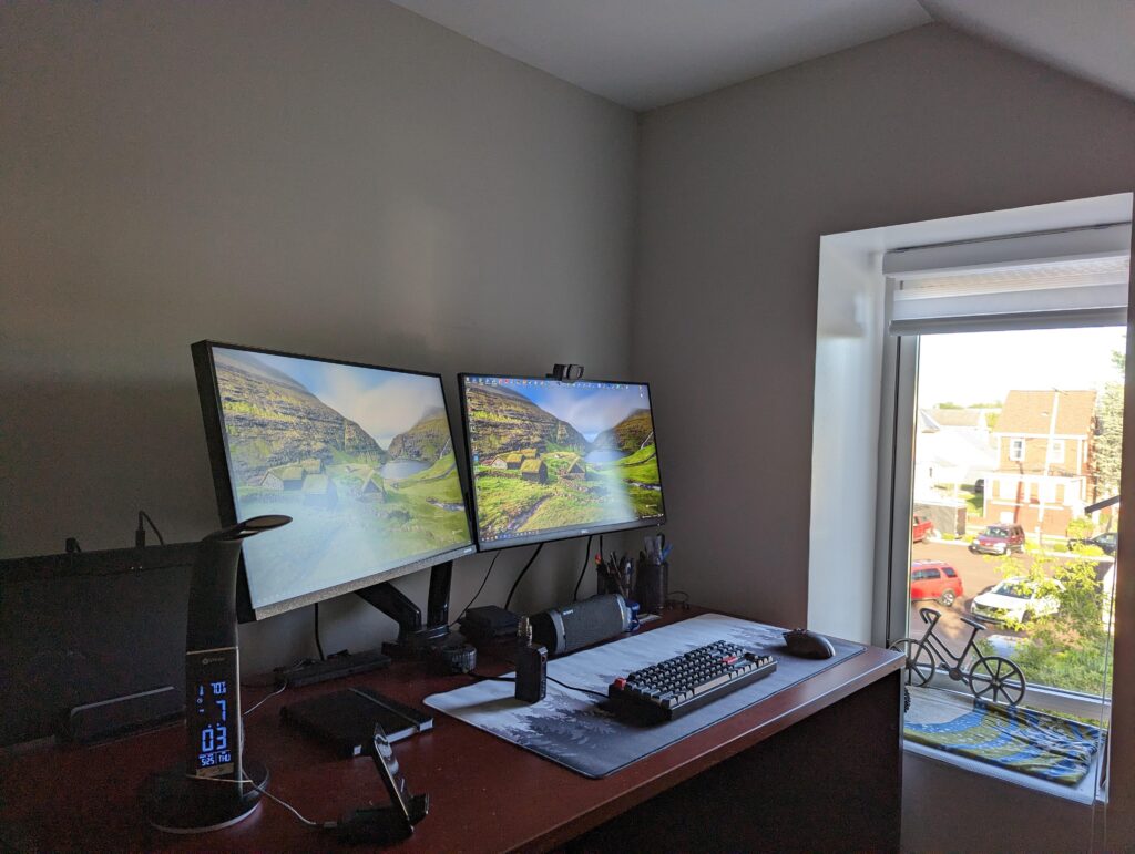 Landed a new WFH job, moved my setup next to the window 😌