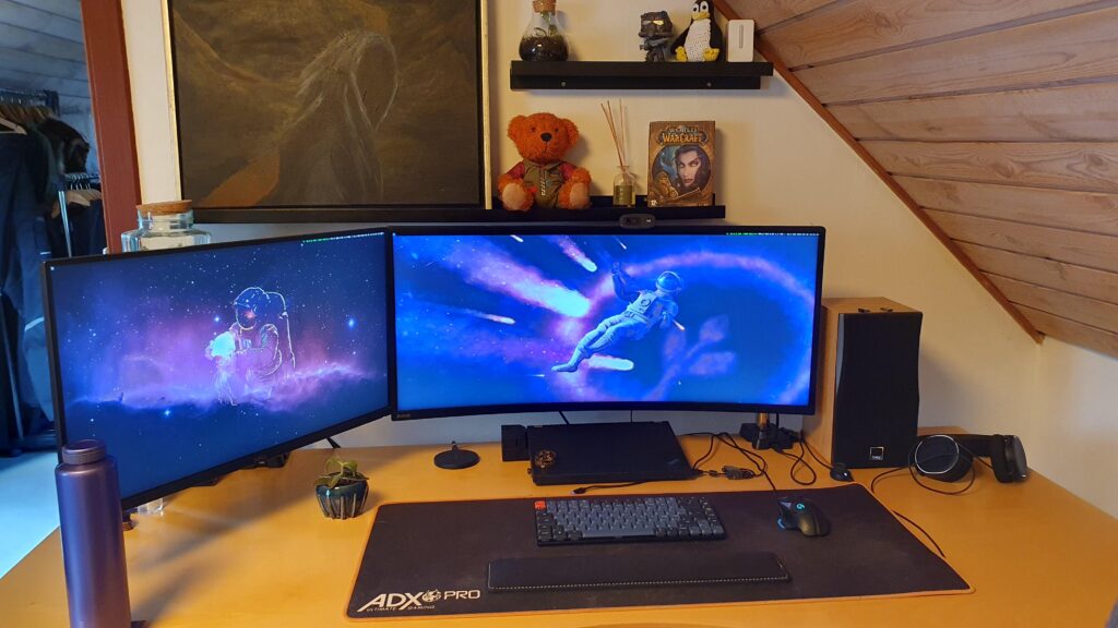 finally got around to putting stuff on the wall =) getting cosier and cosier =)