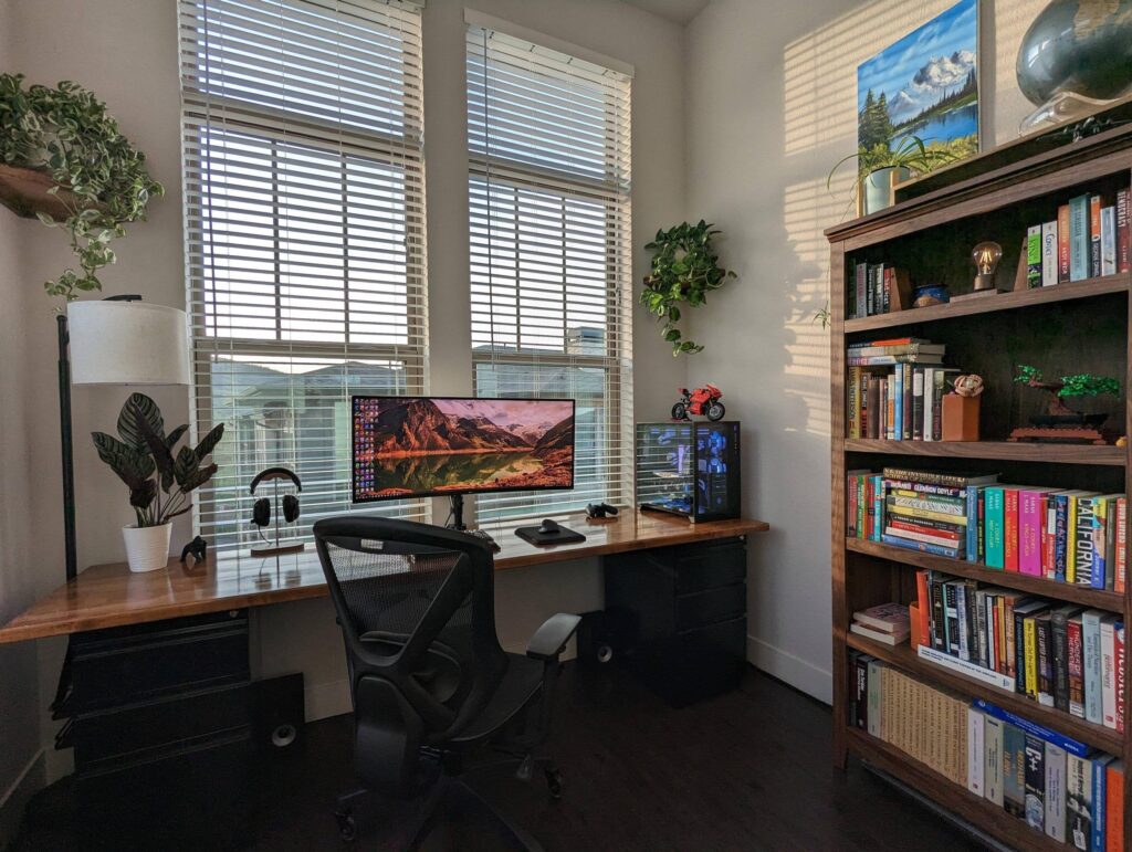 9x9ft (3x3m) office battlestation