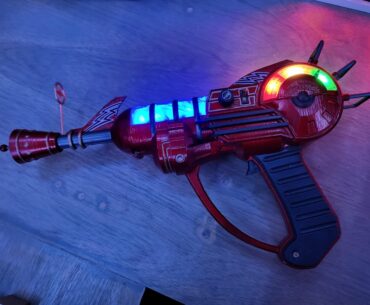 I made a light up Raygun "V5E"
